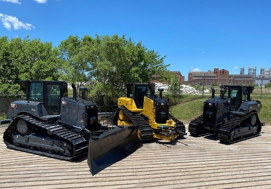 With a total output exceeding 210,000 units, what are the high-drive bulldozers of Caterpillar?