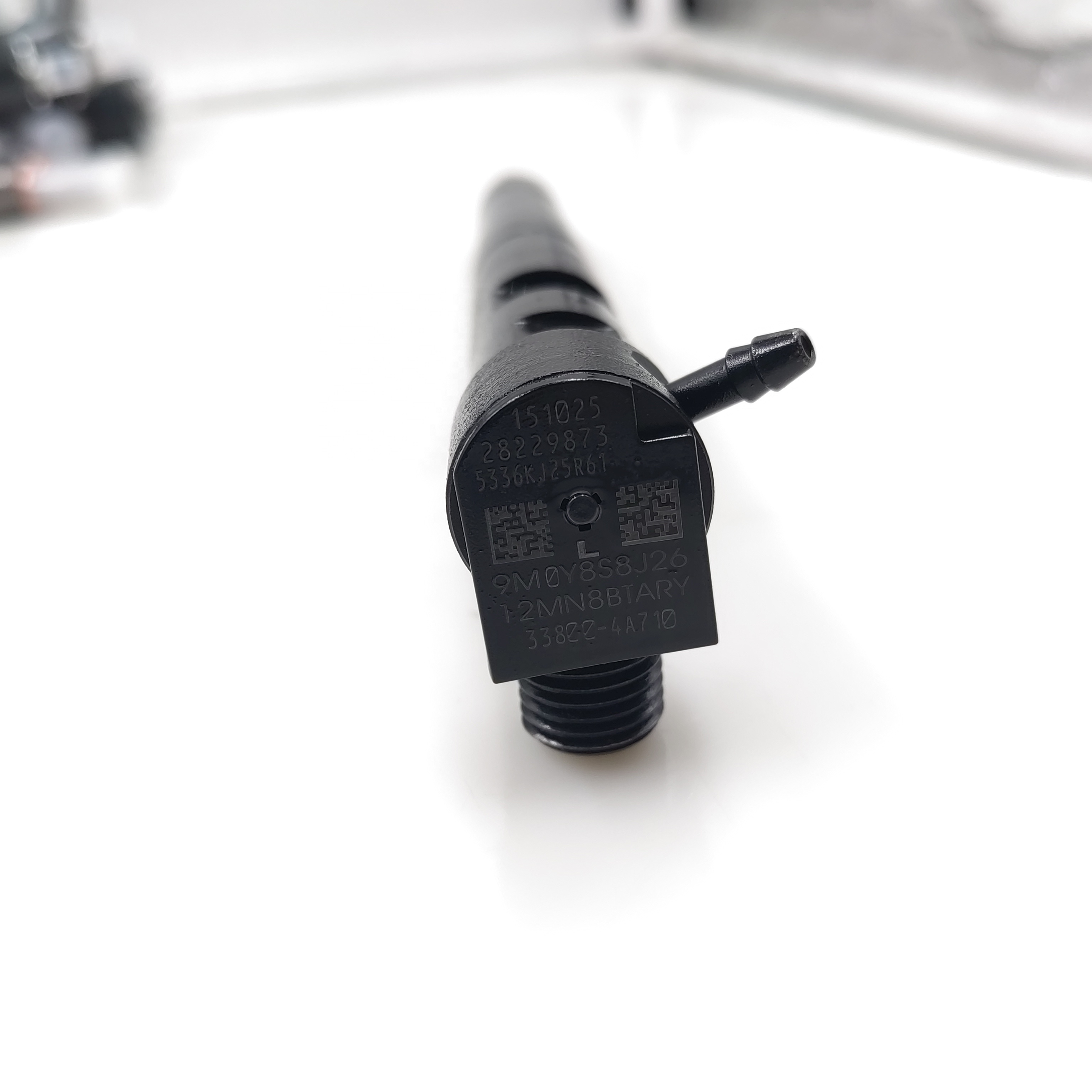 Delphi OM651 fuel injector 28271551 A6510702887 28348370 Mercedes C250 C300 CLS250 E220 E250 E300 W906 W204 W212 W207 CDI diesel injector common rail injector