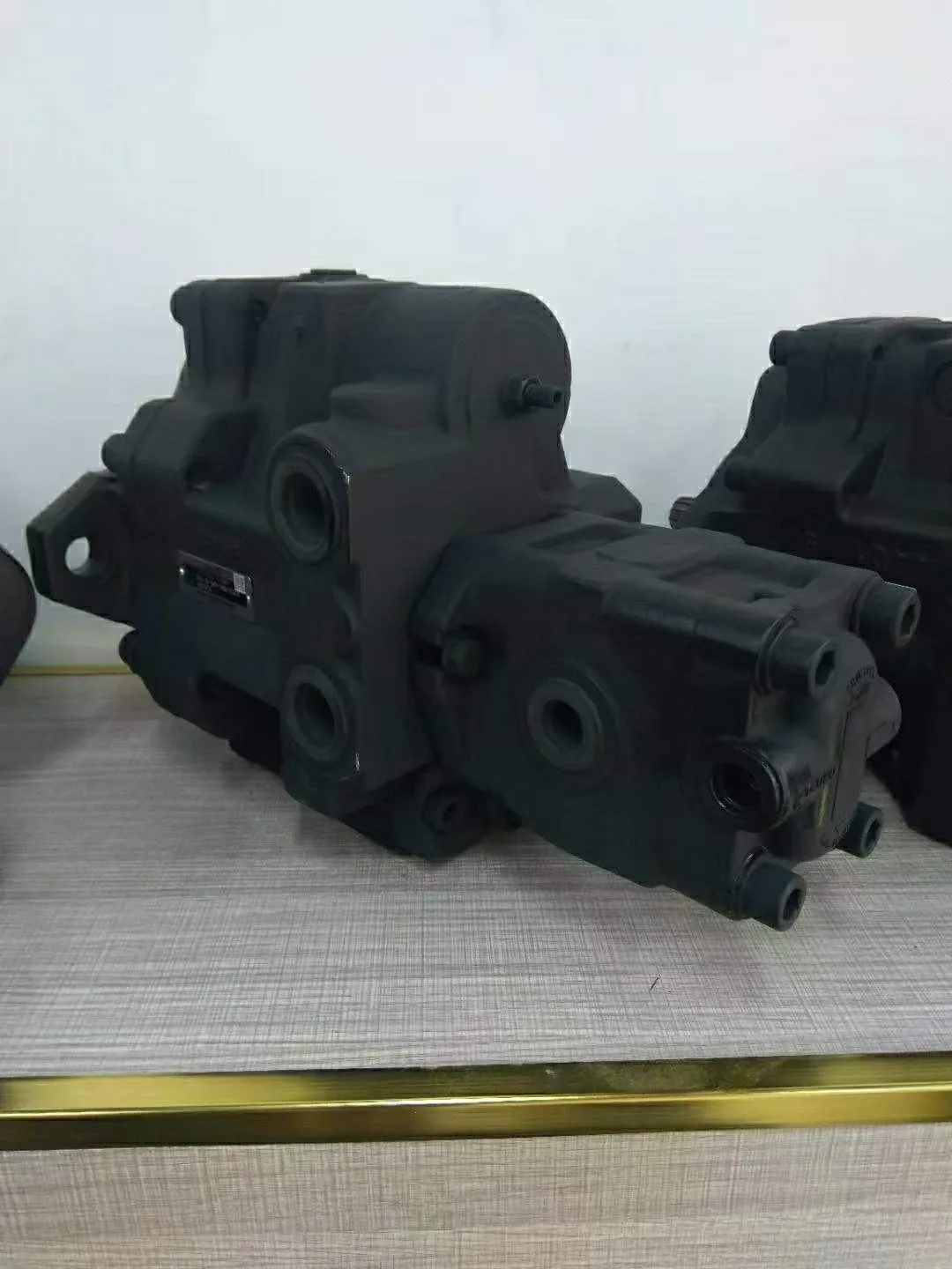 KYB PVD-3B-56P PVD-3B-56P-18G5 Kobelco SK75UR SK75UR-2 SK75UR-3 Excavator Hydraulic Main Piston Pump Assy Yn10v00036f1 hydraulic Pump Spare Parts Construction Machinery Hydraulic repair Parts - Image 1