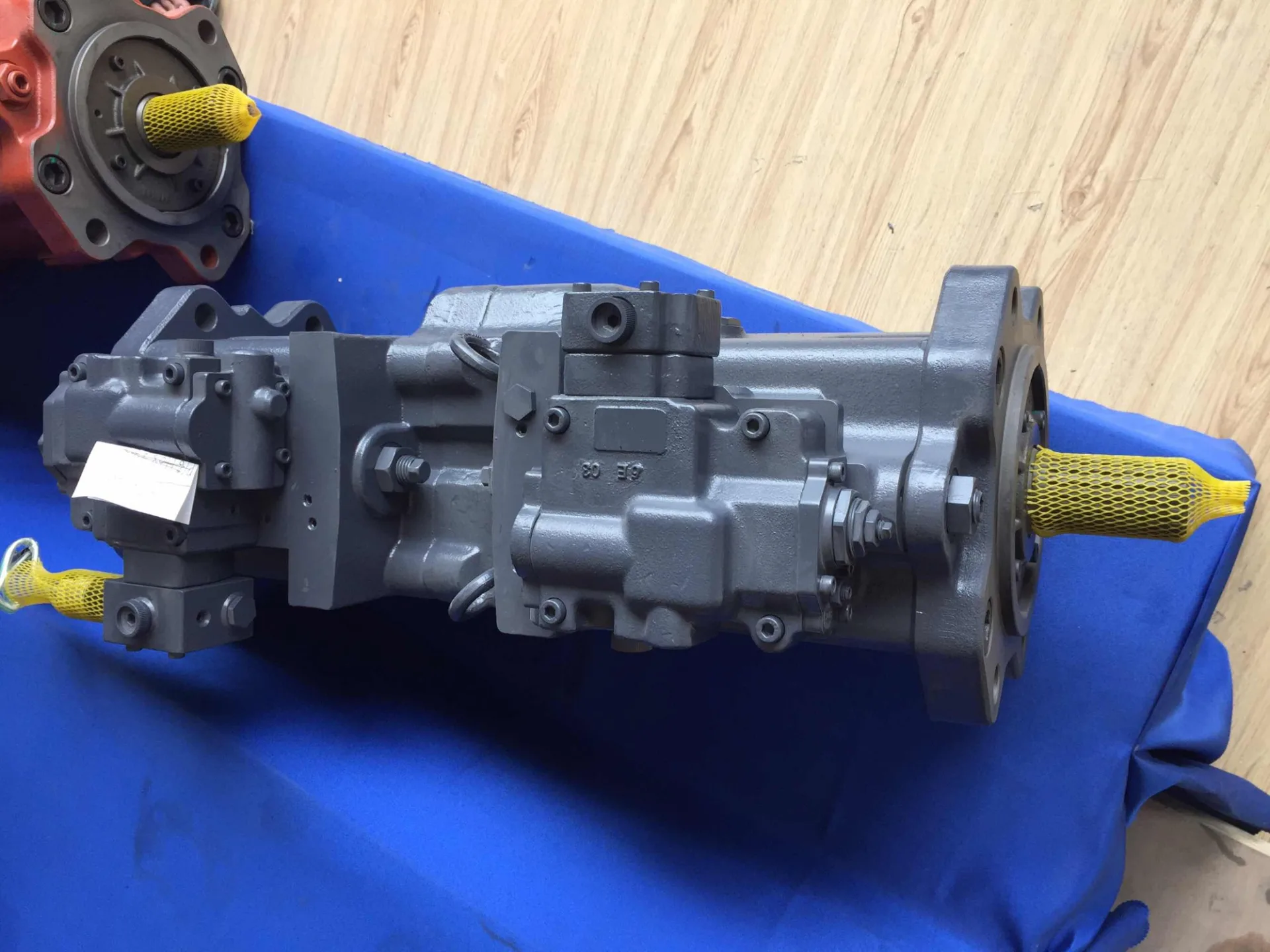 Sumitomo SH200A3 SH200-3 Doosan DX260 Kawasaki K3V112DTP-9N14 Excavator Hydraulic Main Piston Pump Assy - Image 3