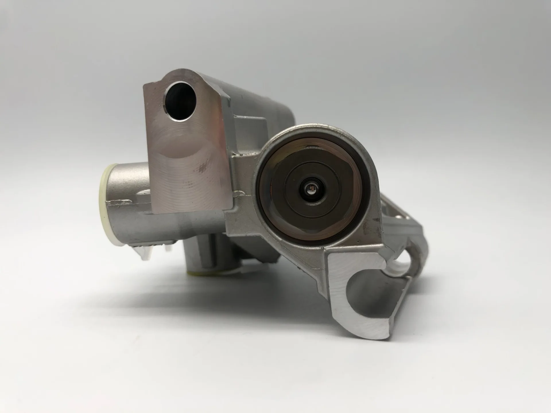 Volvo EC210B EC240B Excavator parts 0928400670 02113830 Engine Fuel injection pump VOE21638691 VOE21103266 - Image 1