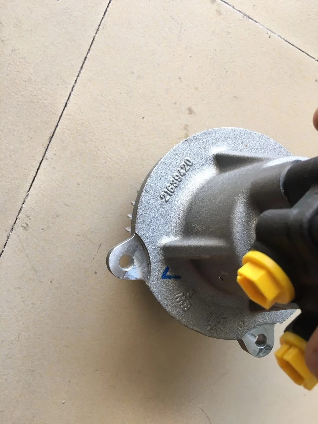 Volvo EC290 fuel pump 21635801 construction machinery fuel pump building material machinery parts repair shop parts excavator fuel pump - Image 1